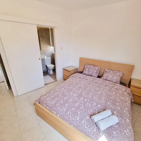 Apartmán Cheer Up Apartment, Near To The Finikoudes