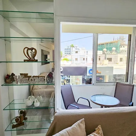 Apartmán Cheer Up Apartment, Near To The Finikoudes *