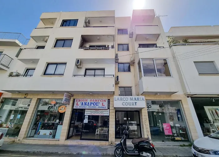 Cheer Up Apartment, Near To The Finikoudes * ラルナカ