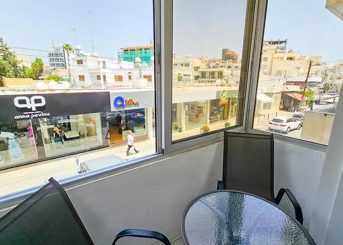 Daire Cheer Up Apartment, Near To The Finikoudes Larnaca