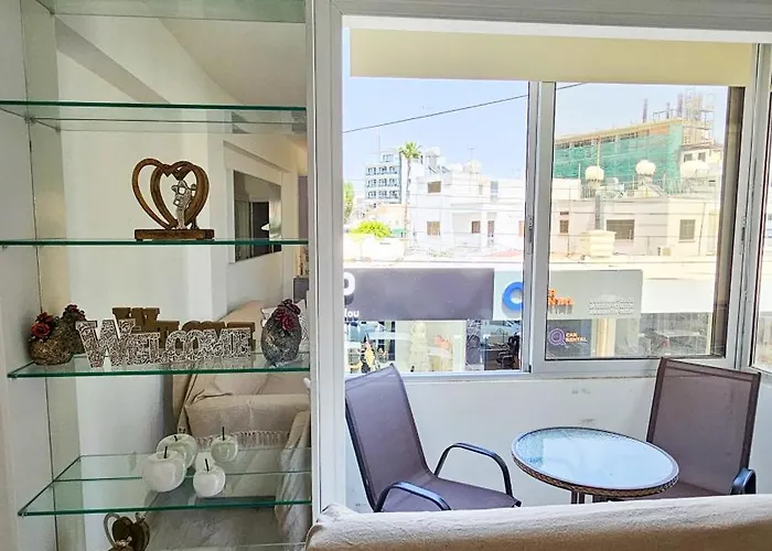 Daire Cheer Up Apartment, Near To The Finikoudes *