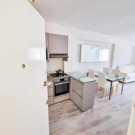 Cheer Up Apartment, Near To The Finikoudes Larnaca